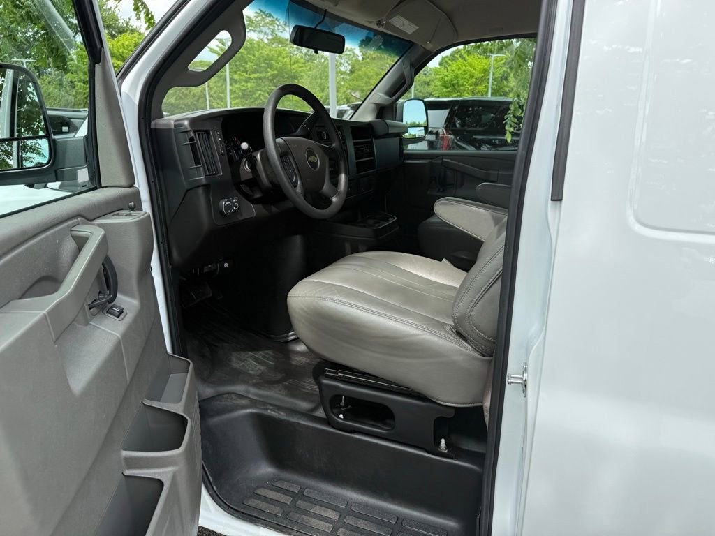 2025 Chevrolet Express Cargo WT