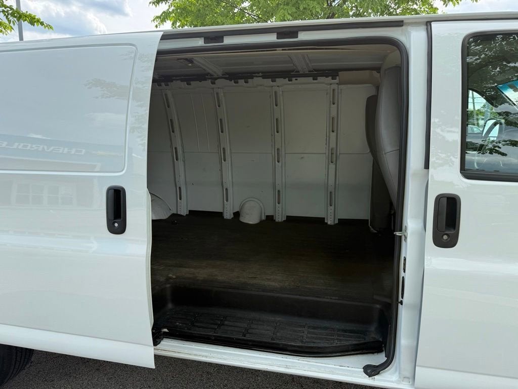 2025 Chevrolet Express Cargo WT