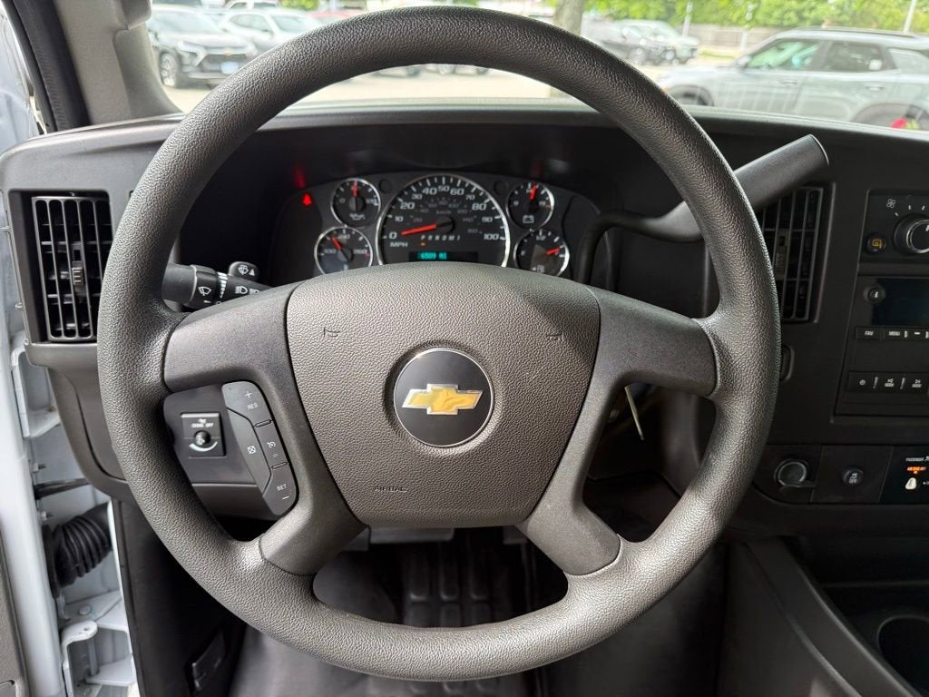 2025 Chevrolet Express Cargo WT