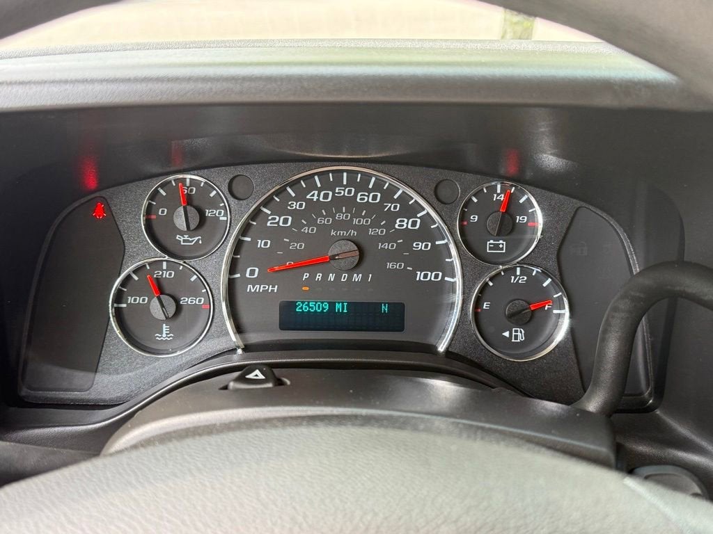 2025 Chevrolet Express Cargo WT