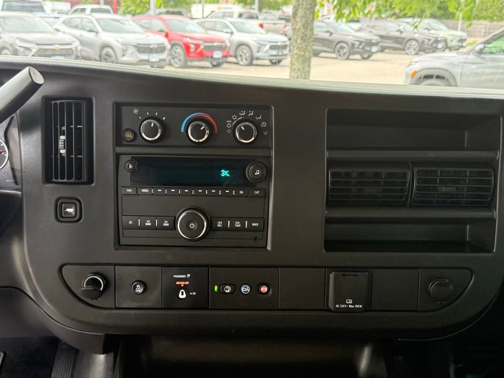 2025 Chevrolet Express Cargo WT