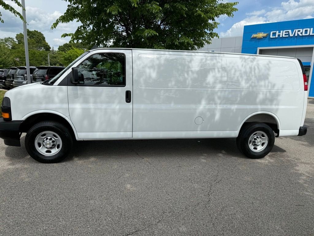 2025 Chevrolet Express Cargo WT
