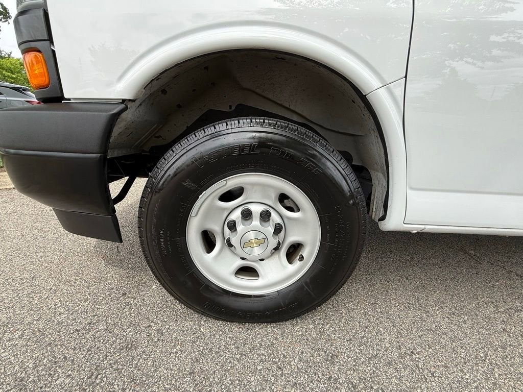 2025 Chevrolet Express Cargo WT