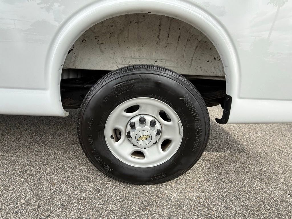 2025 Chevrolet Express Cargo WT