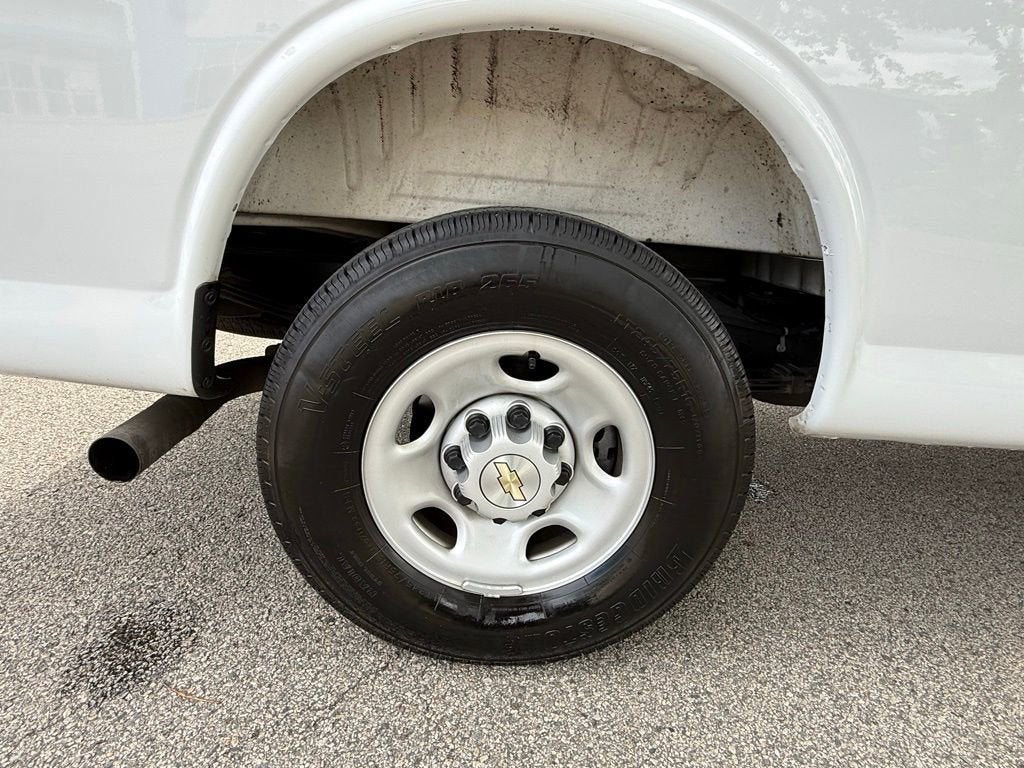 2025 Chevrolet Express Cargo WT