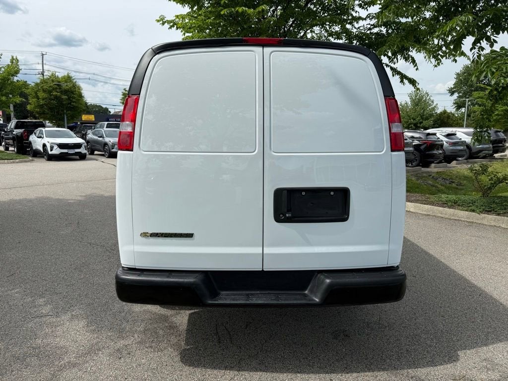 2025 Chevrolet Express Cargo WT