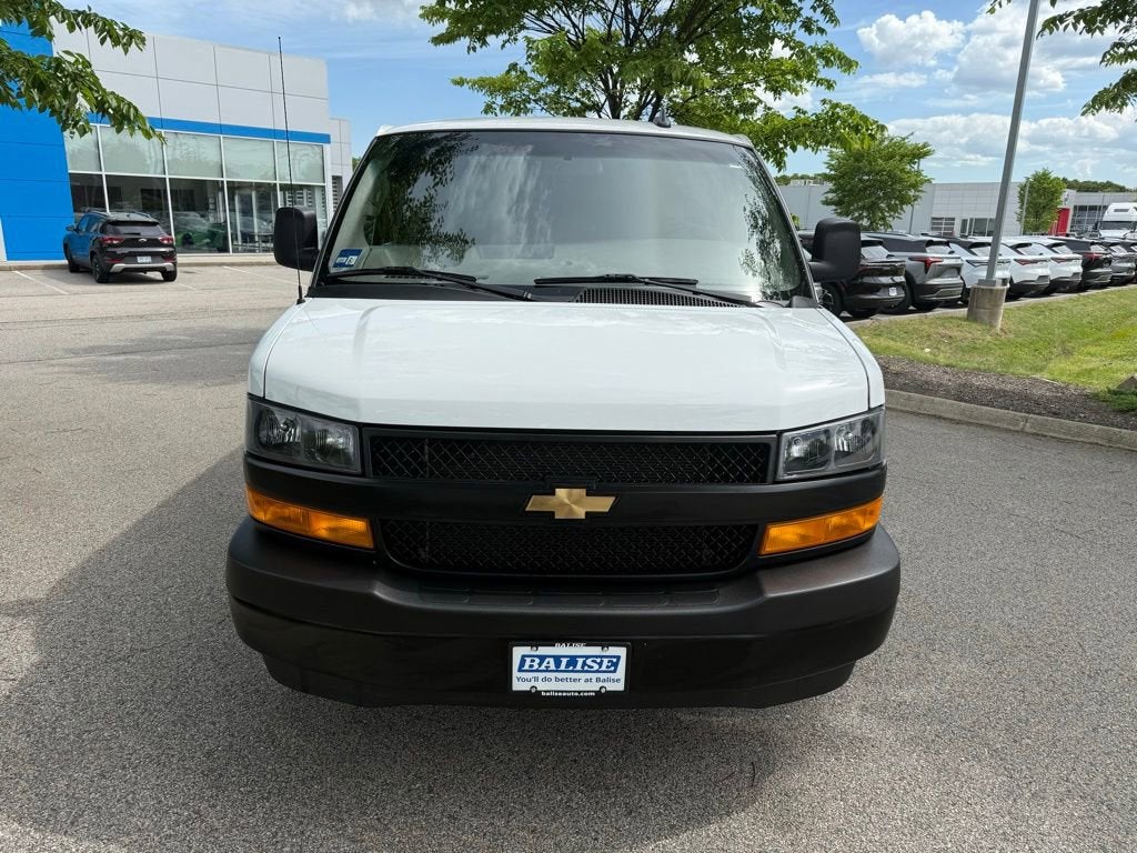 2025 Chevrolet Express Cargo WT