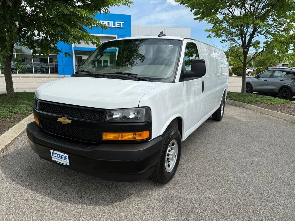 2025 Chevrolet Express Cargo WT