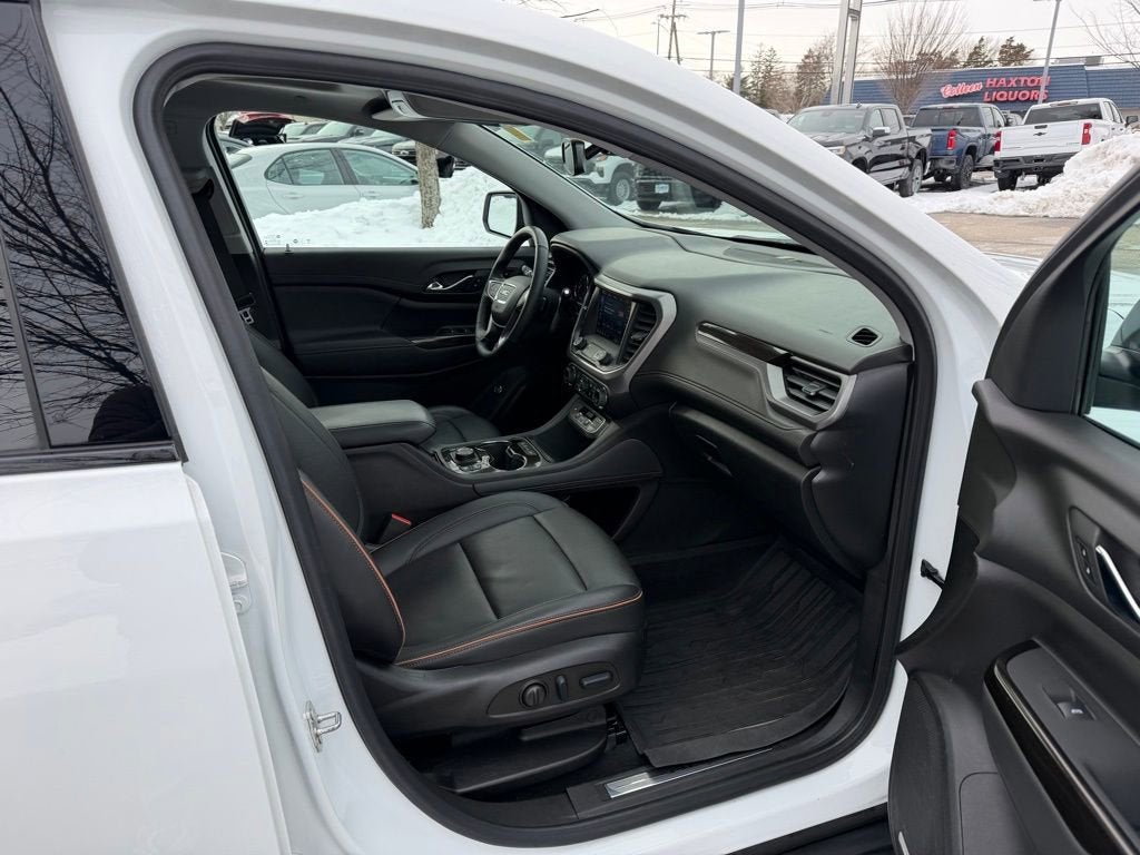 2023 GMC Acadia AT4