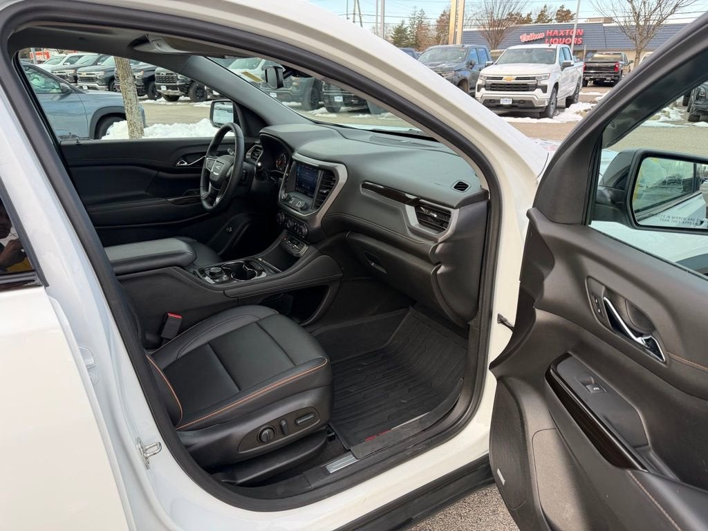 2023 GMC Acadia AT4