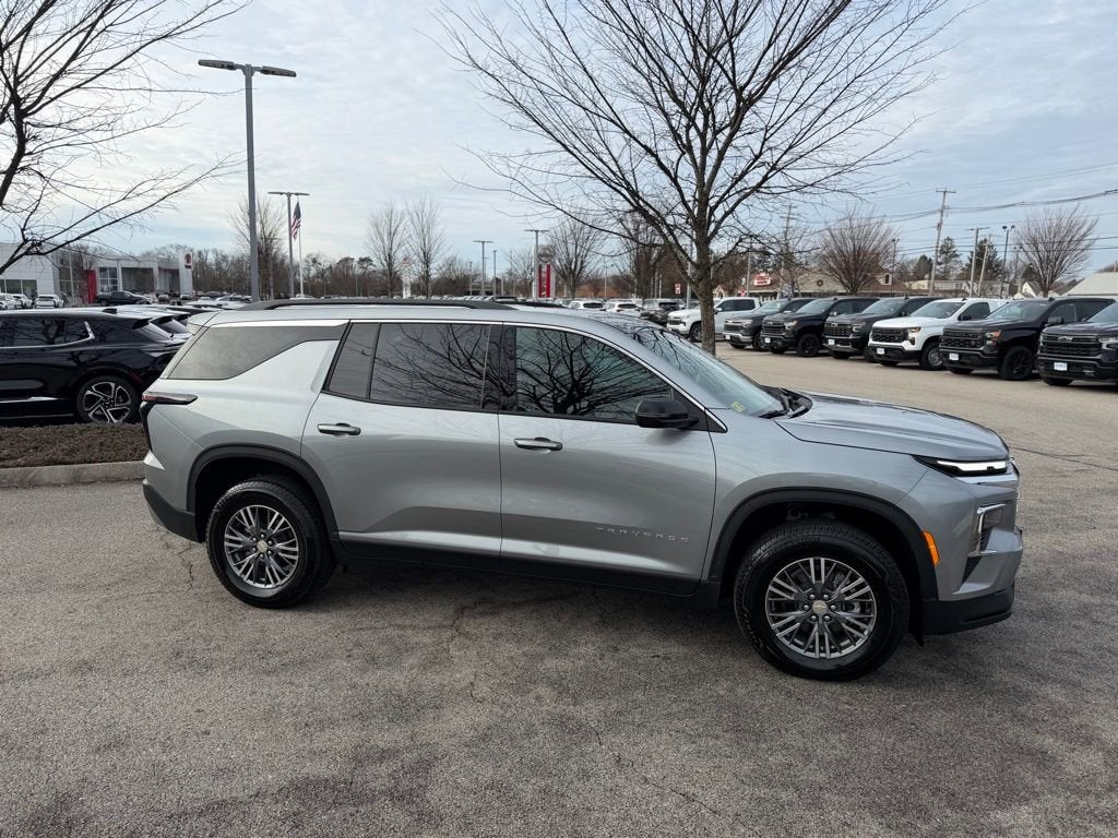 2025 Chevrolet Traverse LT