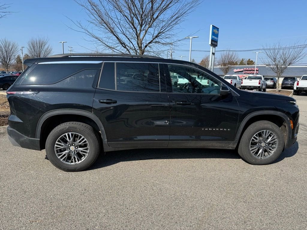 2025 Chevrolet Traverse LT