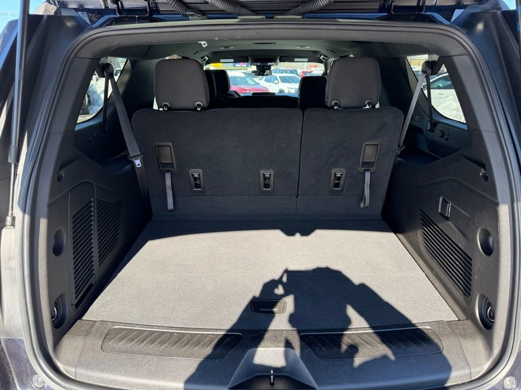 2023 Chevrolet Suburban LS