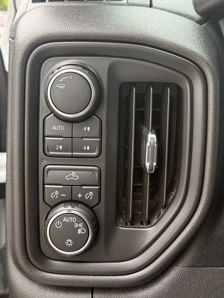 2023 Chevrolet Silverado 1500 Custom Trail Boss