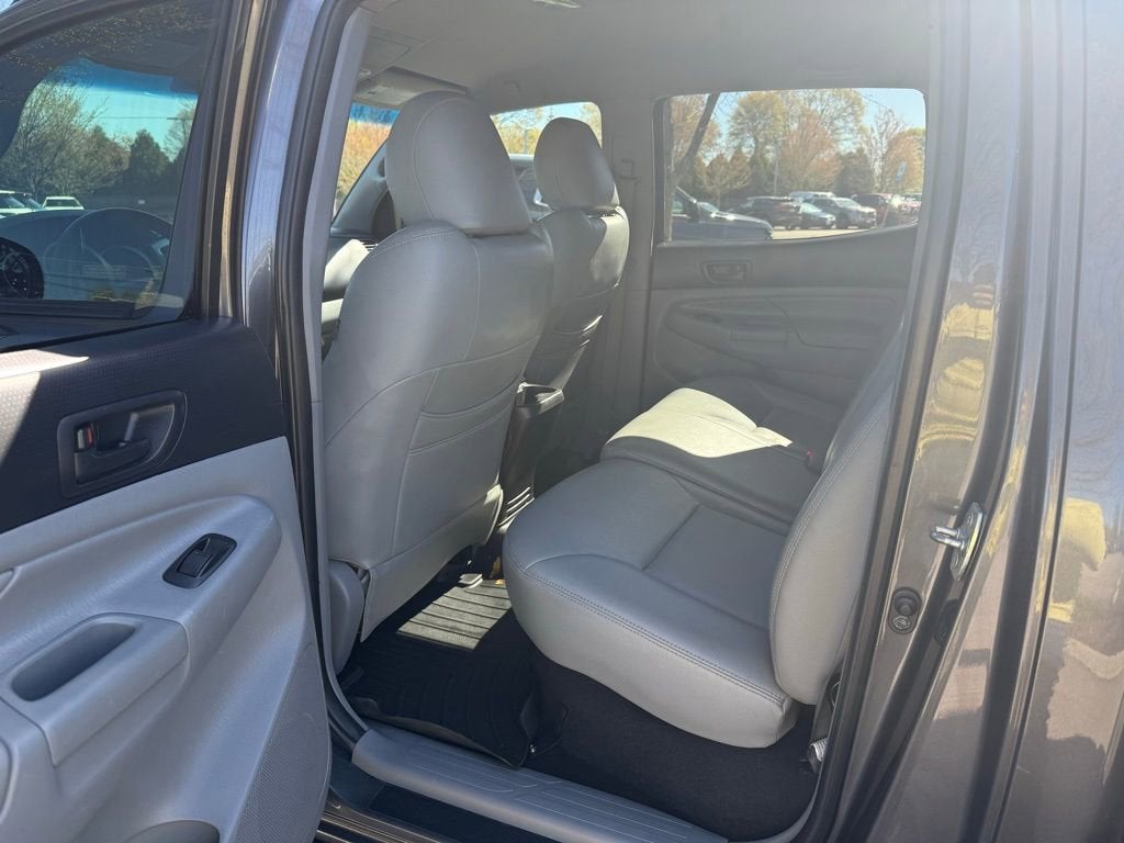 2013 Toyota Tacoma 4WD Double Cab Short Bed V6 Manual (Natl)