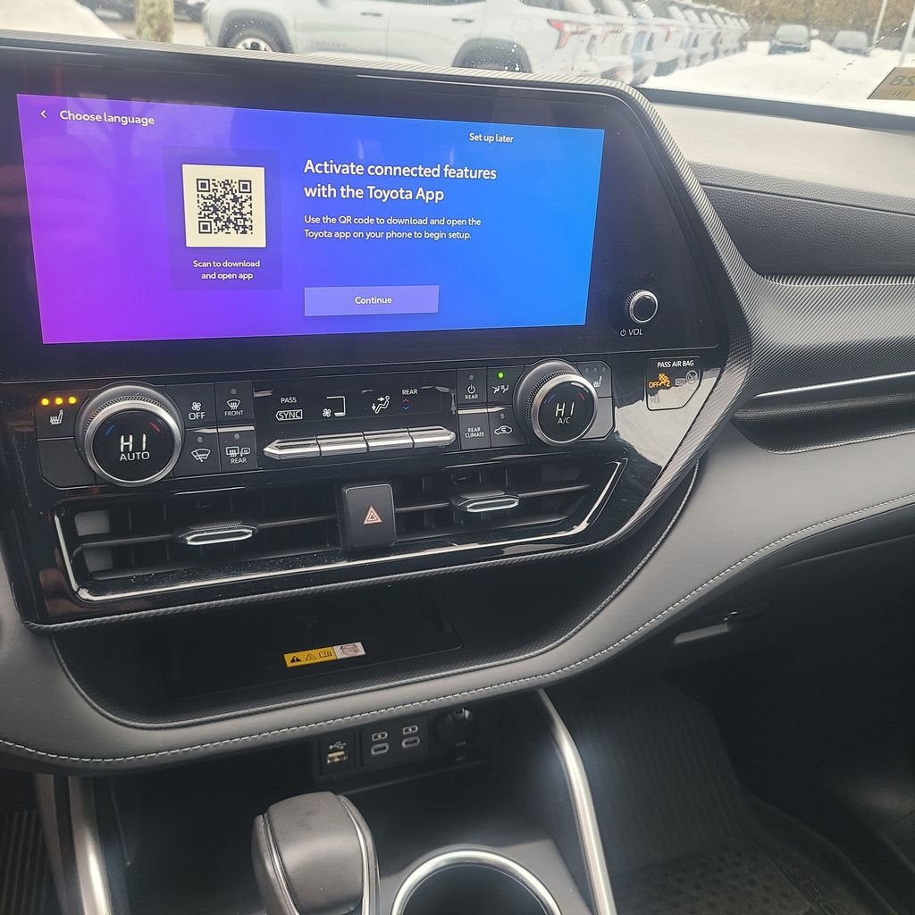 2024 Toyota Highlander LE