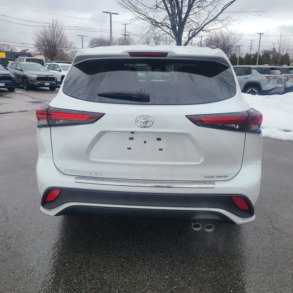 2024 Toyota Highlander LE