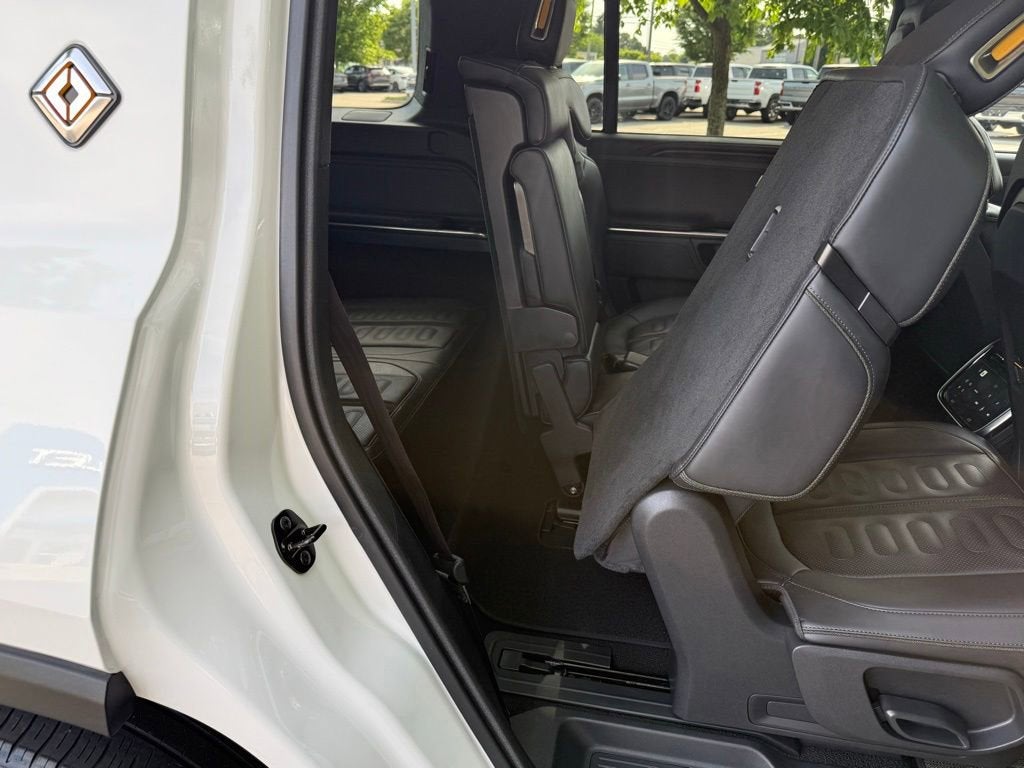 2023 RIVIAN R1S Adventure