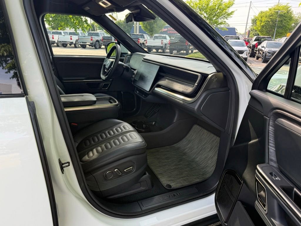 2023 RIVIAN R1S Adventure