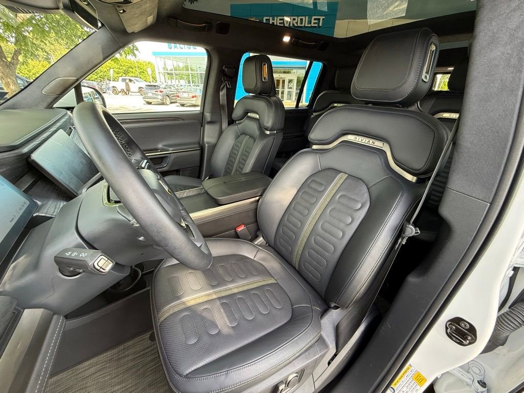 2023 RIVIAN R1S Adventure