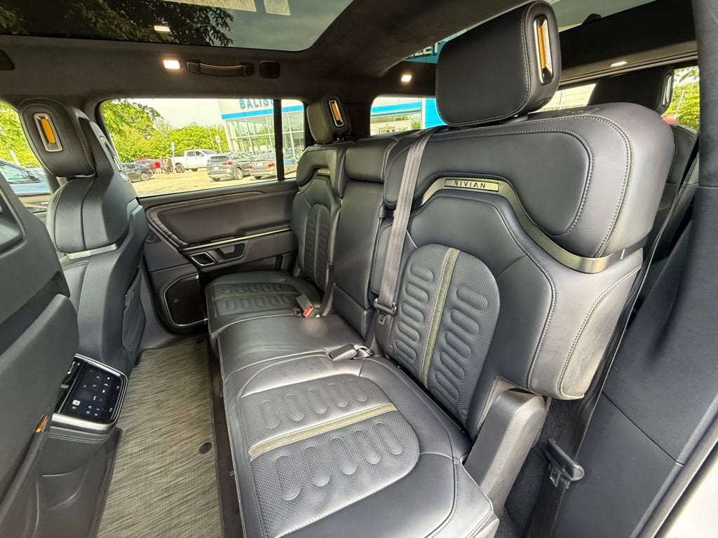 2023 RIVIAN R1S Adventure