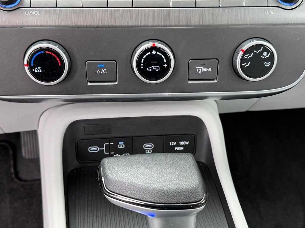 2024 Hyundai Kona SE