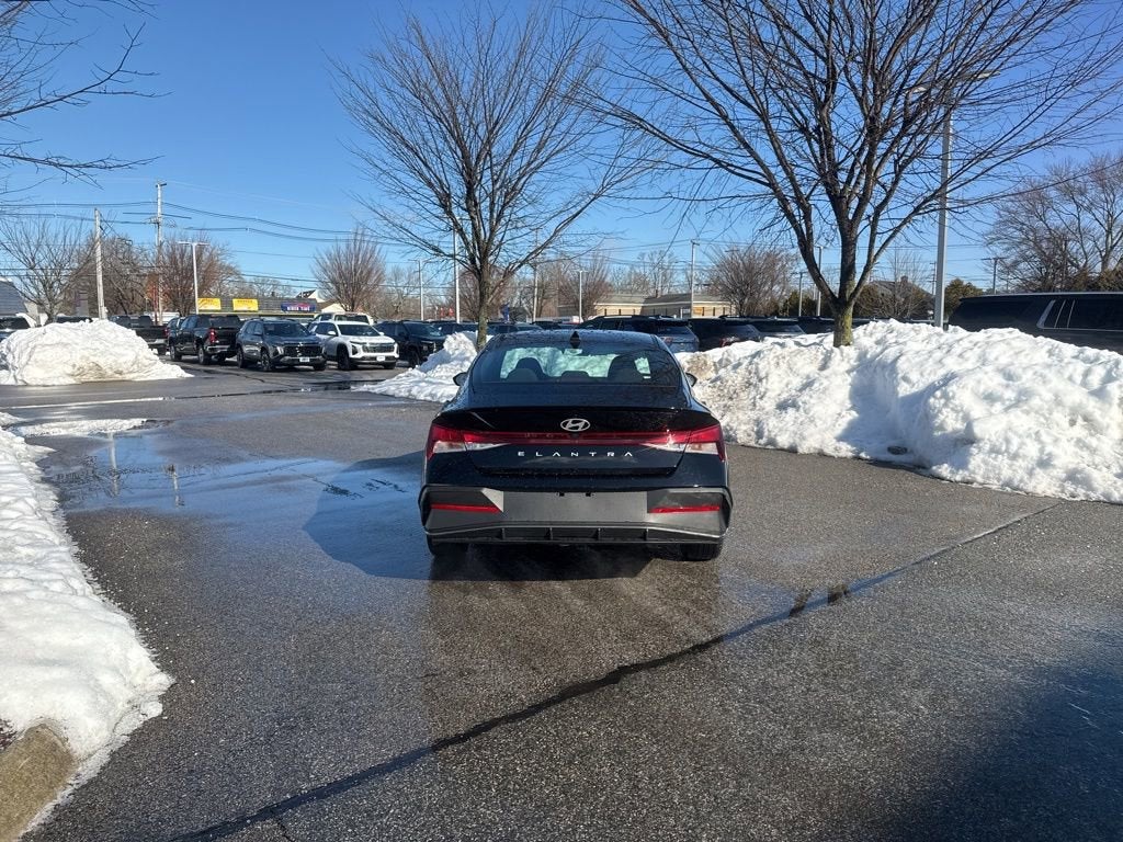 2025 Hyundai Elantra SEL Sport